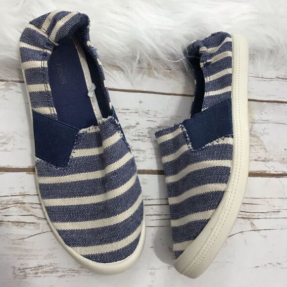 Maurice's Canvas Blue‎ White Stripes Slip On Shoes Sneakers size 6? - Picture 7 of 9